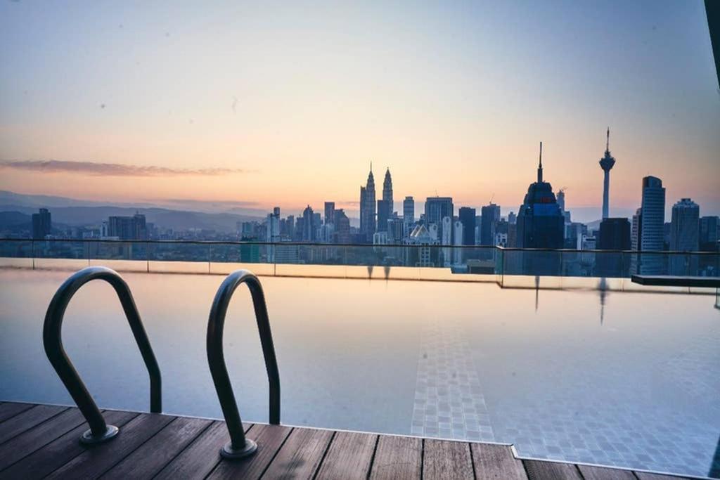 Klcc Regalia Suites Infinity Pool Kuala Lumpur Exteriör bild