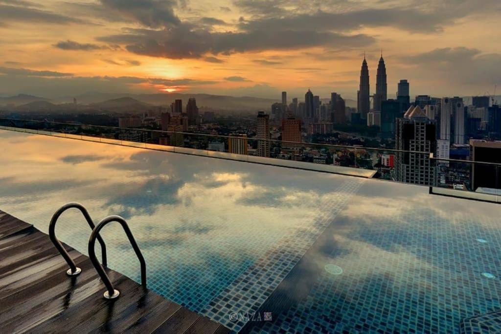 Klcc Regalia Suites Infinity Pool Kuala Lumpur Exteriör bild